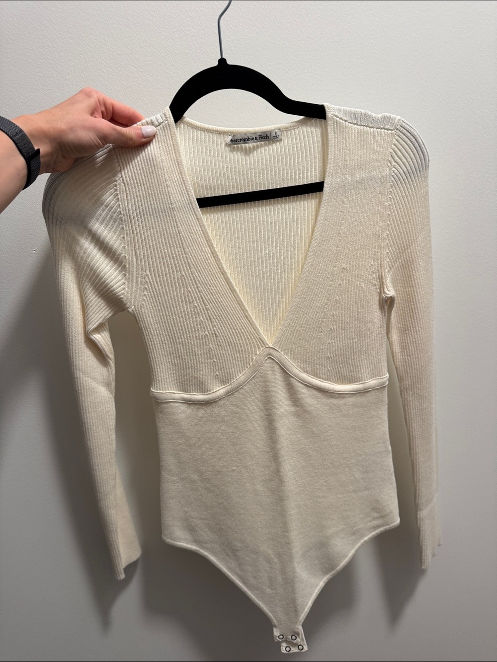 Abercrombie & Fitch Cream Ribbed V‑Neck Long‑Sleeve Bodysuit Sweater